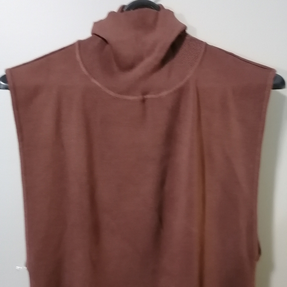 Hera Collection, Turtle Neck Dress - Picture 2 of 4